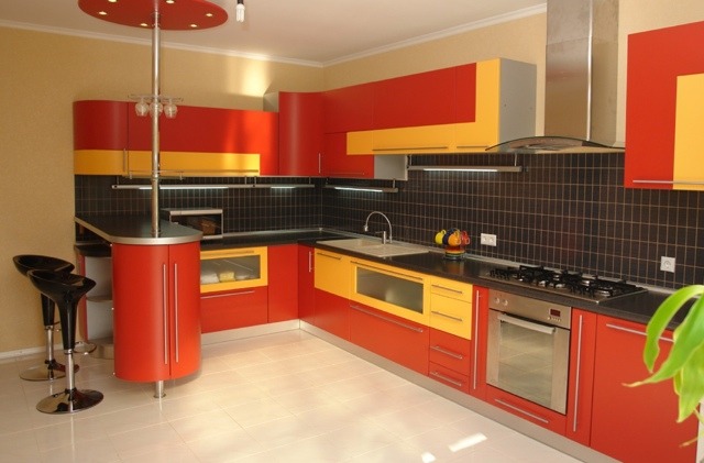 C:\Users\v.ermolaev\Desktop\документация\САЙТЫ\delaem-remont.ru\red-colour-kitchen-interior.jpg